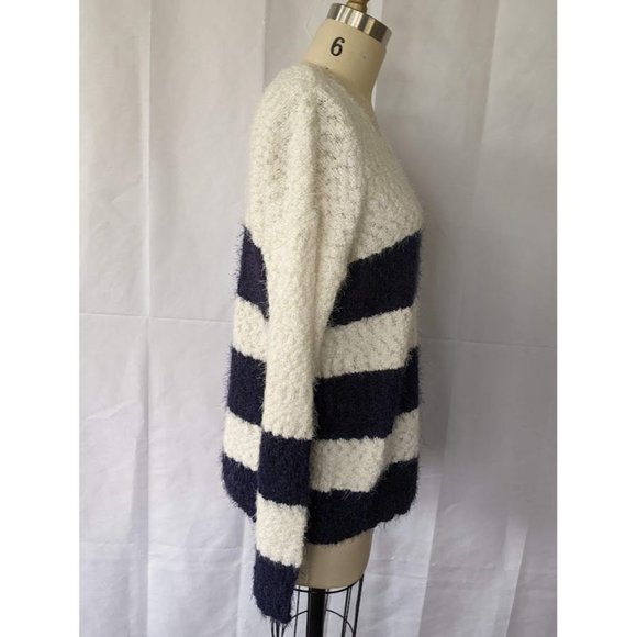 Women's Knox Rose V Neck Eyelash Sweater Size Medium White Blue Stripe Boho NEW - Picture 4 of 4